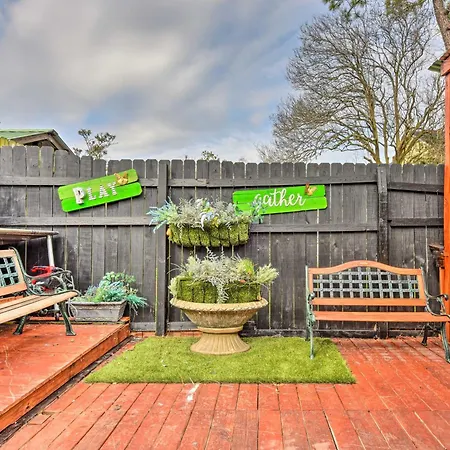 Glam New Orleans Vacation Rental With Deck!